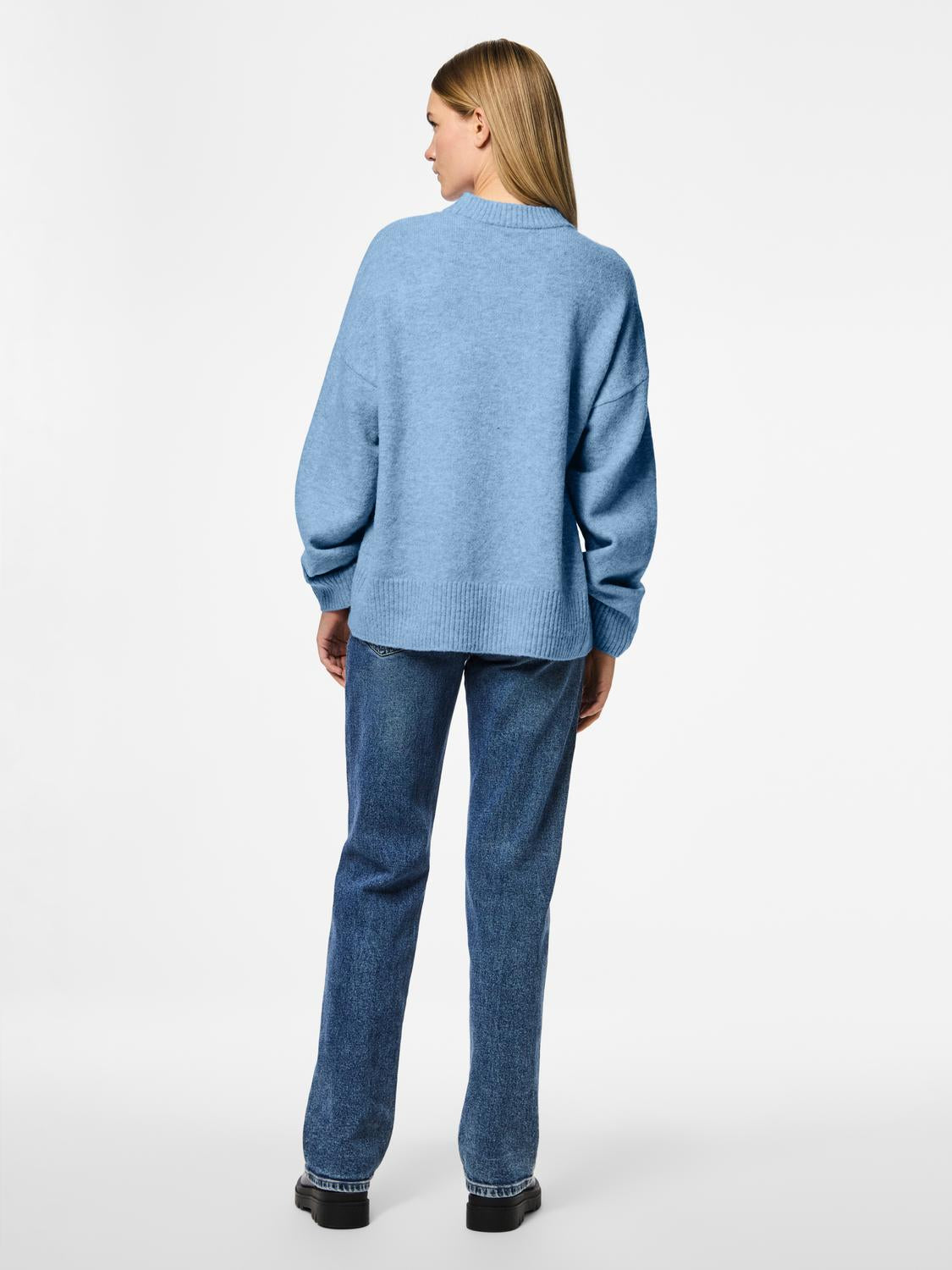 model_shot-back